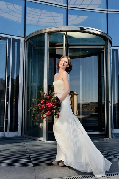 güzel bir gelin buketi ile