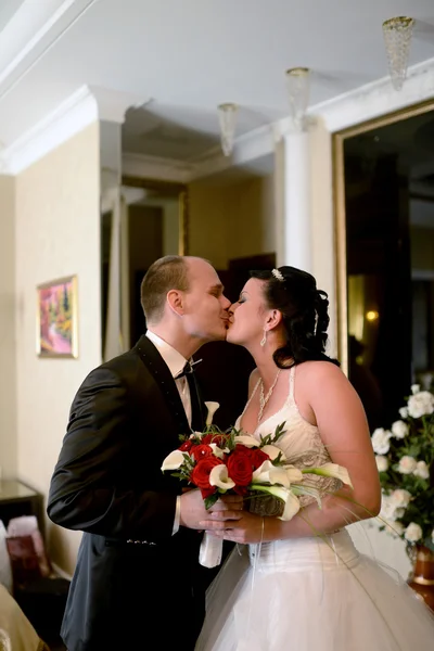 Reunião de casal de casamento de manhã — Fotografia de Stock