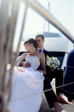 Yatta sarılma Düğün çifti