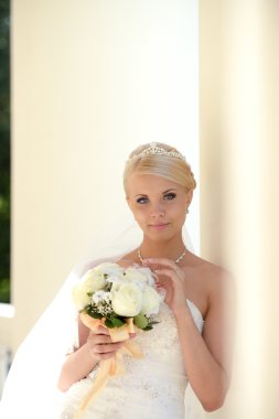 güzel sarışın gelin gelinlik