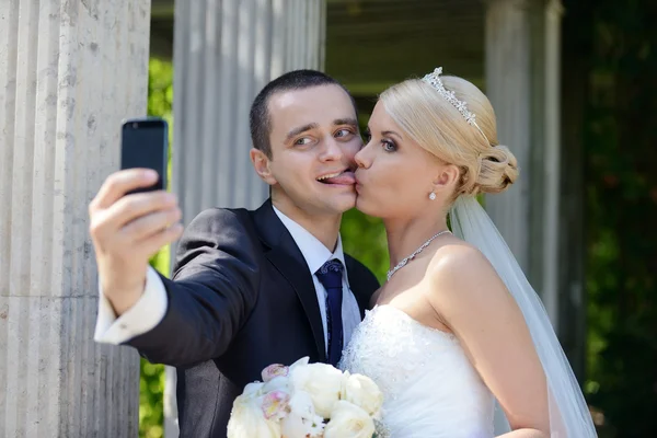 신부 및 신랑의 Selfie — 스톡 사진