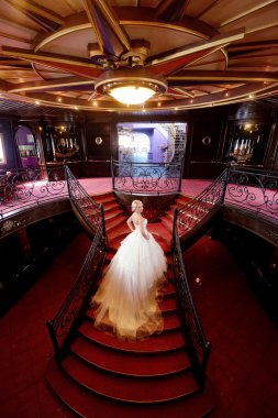 güzel sarışın gelin