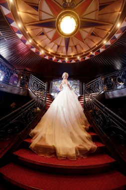 güzel sarışın gelin