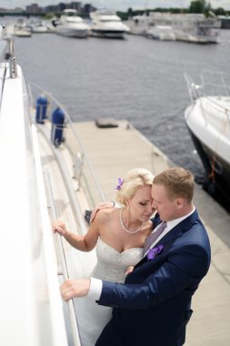 Yatta sarılma Düğün çifti