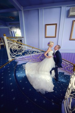 Zarif iç sarılma Düğün çifti