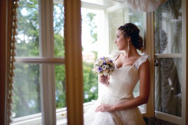 güzel bir gelin buketi ile