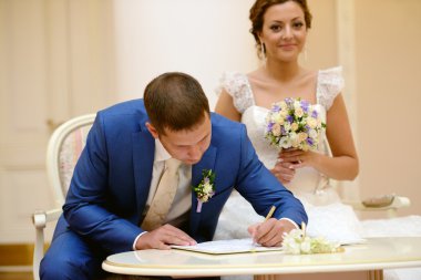 Gelin ve damat evlilik kaydetme