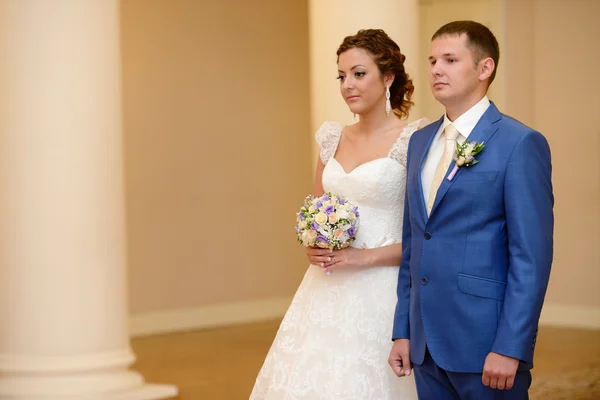 Bride and groom registering marriage — Stock Photo, Image