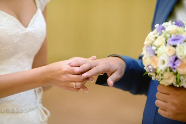 Pernikahan pasangan pada upacara pernikahan — Stok Foto