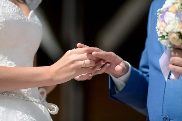 Pareja de boda en la ceremonia de matrimonio — Foto de Stock