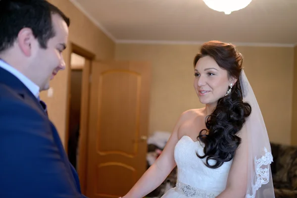 Reunião de casal de casamento de manhã — Fotografia de Stock