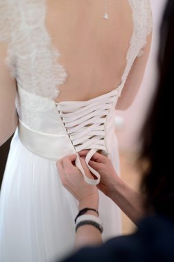 Nedime bağlama beyaz gelinlik