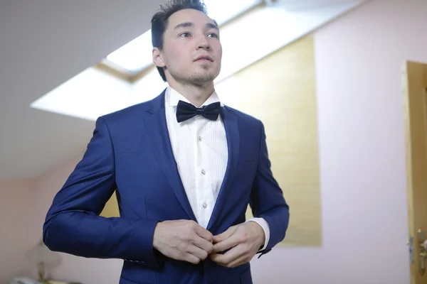 Groom wearing suit — Stock Photo, Image