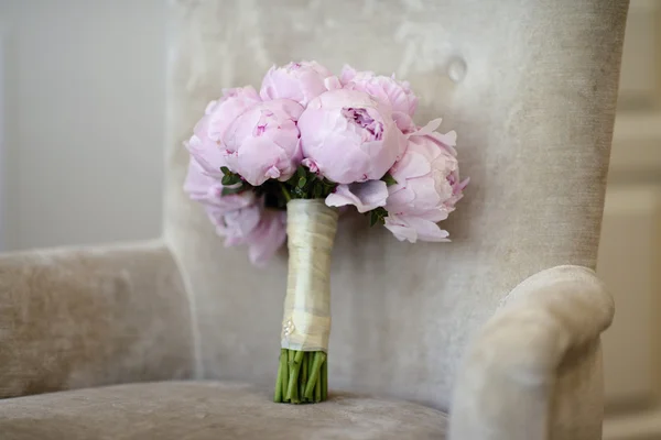 Beautiful wedding pink bouquet — Stock Photo, Image