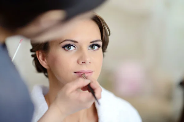 Bruiloft make-up voor mooie bruid — Stockfoto