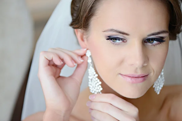 Beautiful bride wearing jewelry — Stock Photo, Image