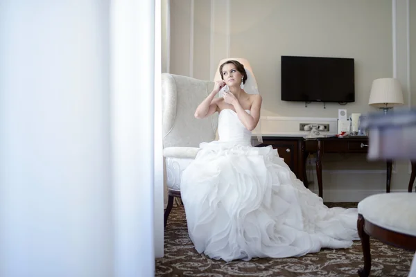 Schöne Braut mit Schmuck — Stockfoto