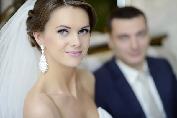 Beautiful wedding couple hugging — Stock Photo, Image