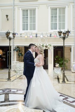 Restoranda dans düğün çifti