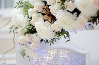 Kutlama için çiçek dekorasyon