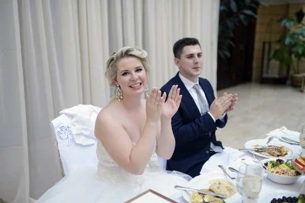 Casal bonito no restaurante — Fotografia de Stock