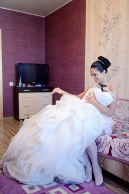 Güzel gelin giymiş gelinlik