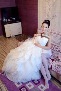 Güzel gelin giymiş gelinlik
