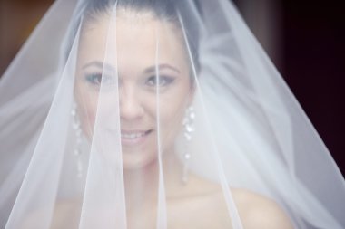 Güzel gelin dantel örtü