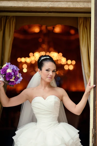 Beautiful brunette bride holding bouquet — Stock Photo, Image