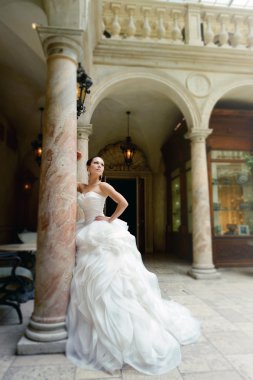 Genç lüks esmer gelin