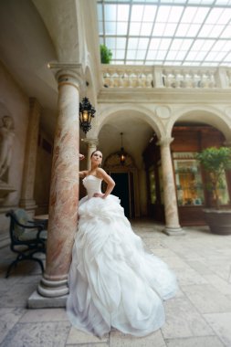 Genç lüks esmer gelin