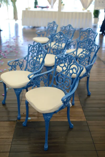 美丽的椅子，在婚姻的餐厅 — 图库照片