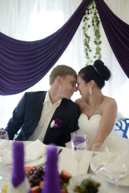 Restoranda evlenen çift.