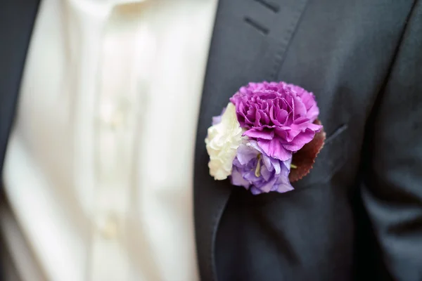 Handsome groom in suit — Stock Photo, Image