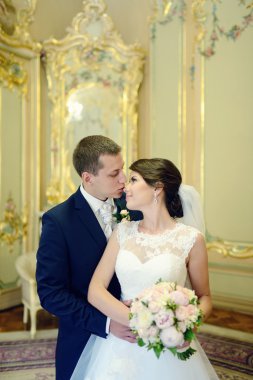 Güzel düğün çifti zarif iç