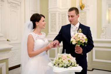 Gelin ve damat evlilik kaydetme