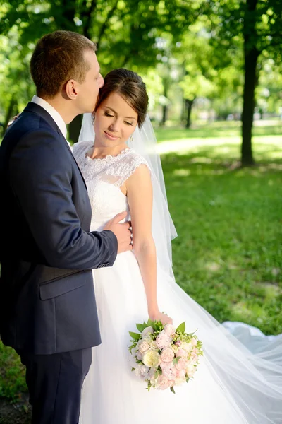 Beautiful bride and groom in park — Stock Photo, Image