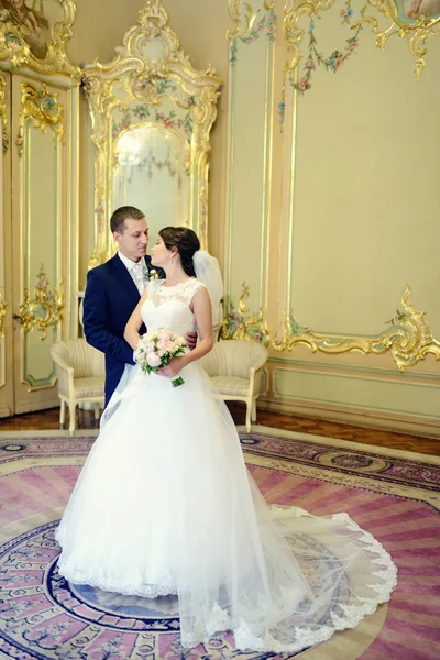 Beautiful wedding couple in elegant interior — Stock Photo, Image