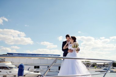 Yatta sarılma Düğün çifti