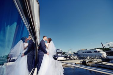 Yatta sarılma Düğün çifti