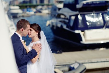 Yatta sarılma Düğün çifti