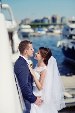 Yatta sarılma Düğün çifti