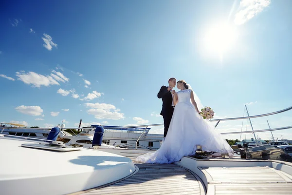 Yatta sarılma Düğün çifti