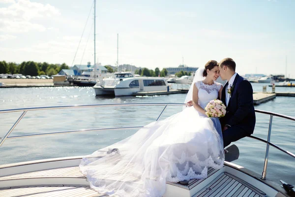 Yatta sarılma Düğün çifti