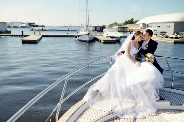 Yatta sarılma Düğün çifti