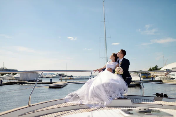 Yatta sarılma Düğün çifti