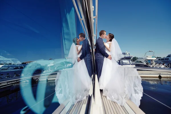 Yatta sarılma Düğün çifti