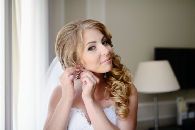 Güzel gelin takı giyim