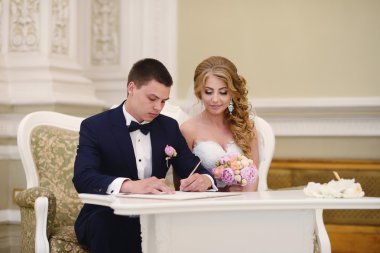 Gelin ve damat evlilik kaydetme