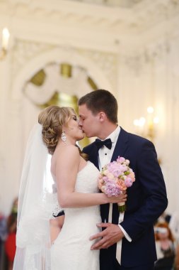 Gelin ve damat evlilik kaydetme